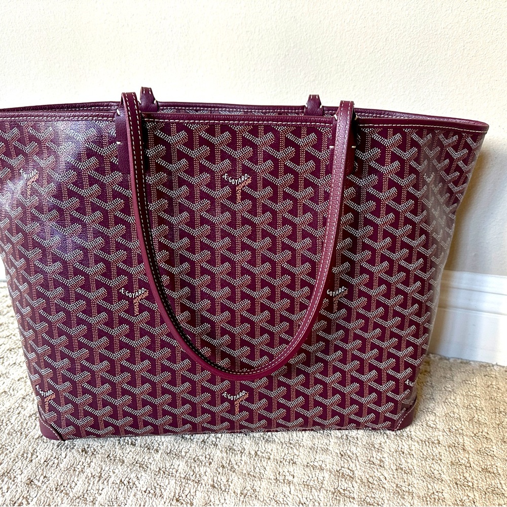 The Artois PM bag Burgundy in excellent condition
